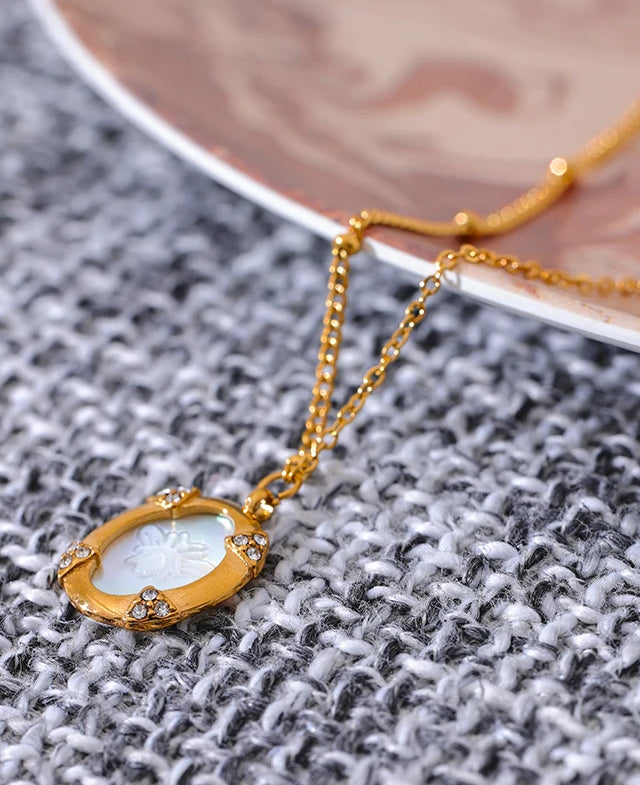 Zircon Shell Pendant Statement Necklace - Ecru